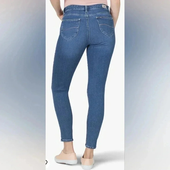 Women's Lee Mid Rise Sculpting Slim Fit Skinny Leg Jeans, Blue, Size 16M, NWOT - Picture 2 of 12